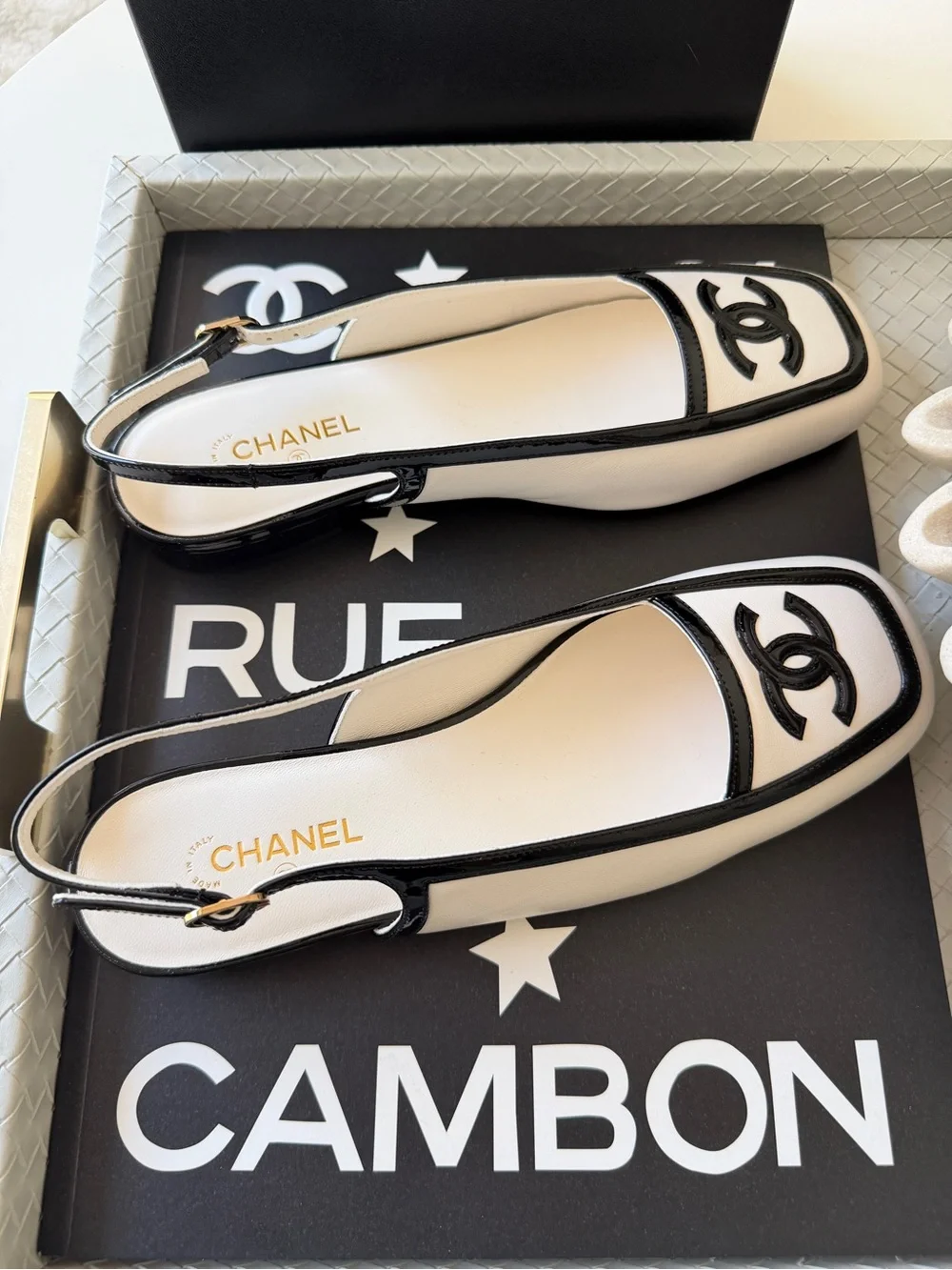 Chanel 26B White Black Lambskin Patent Square Toe Bold CC Logo Slingback Flat 38
